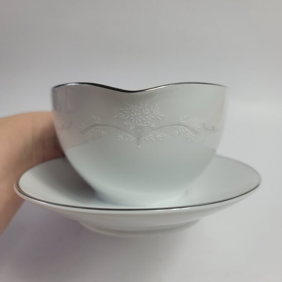 Noritake Whitebrook Gravy Boat White Flowers Gray Scrolls 6441 - Picture 11 of 13